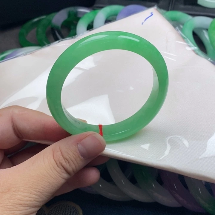 陆***宇仿水晶非金属高端手镯时尚百搭款式