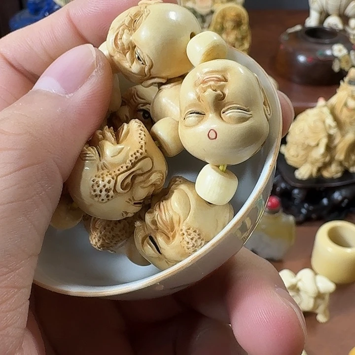 用***9瓷片精致雕刻工艺品