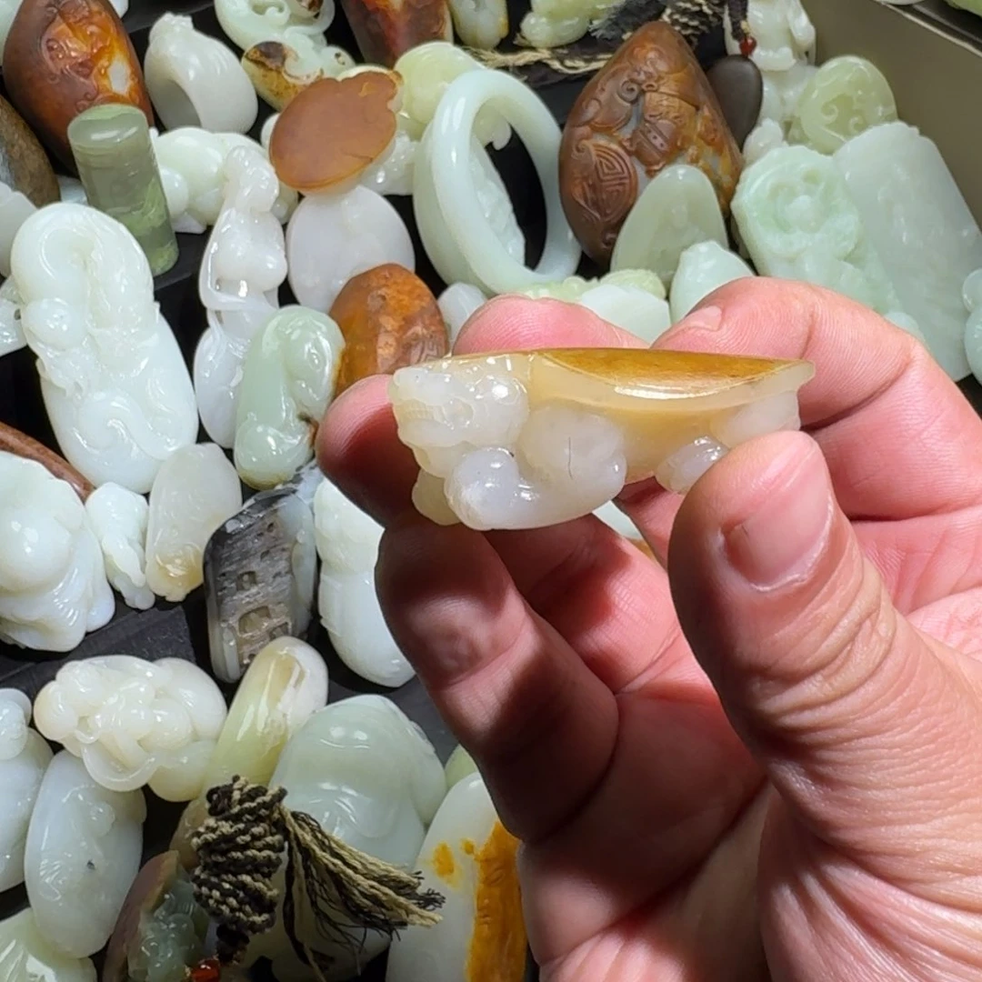 和田玉颈饰未镶嵌