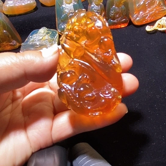 琥珀未镶嵌颈饰仿古龙