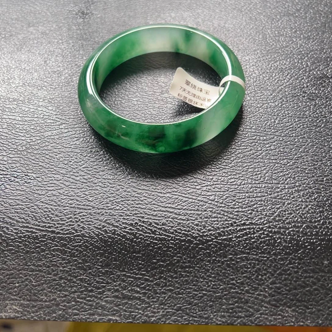 老***忌石英质玉（非洲翠）未镶嵌手镯