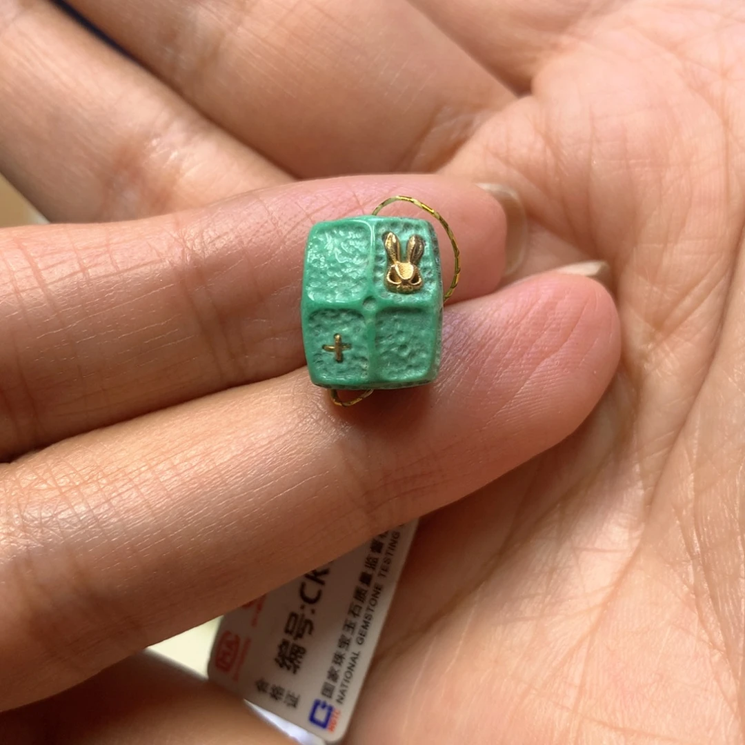 绿松石未镶嵌兔牌