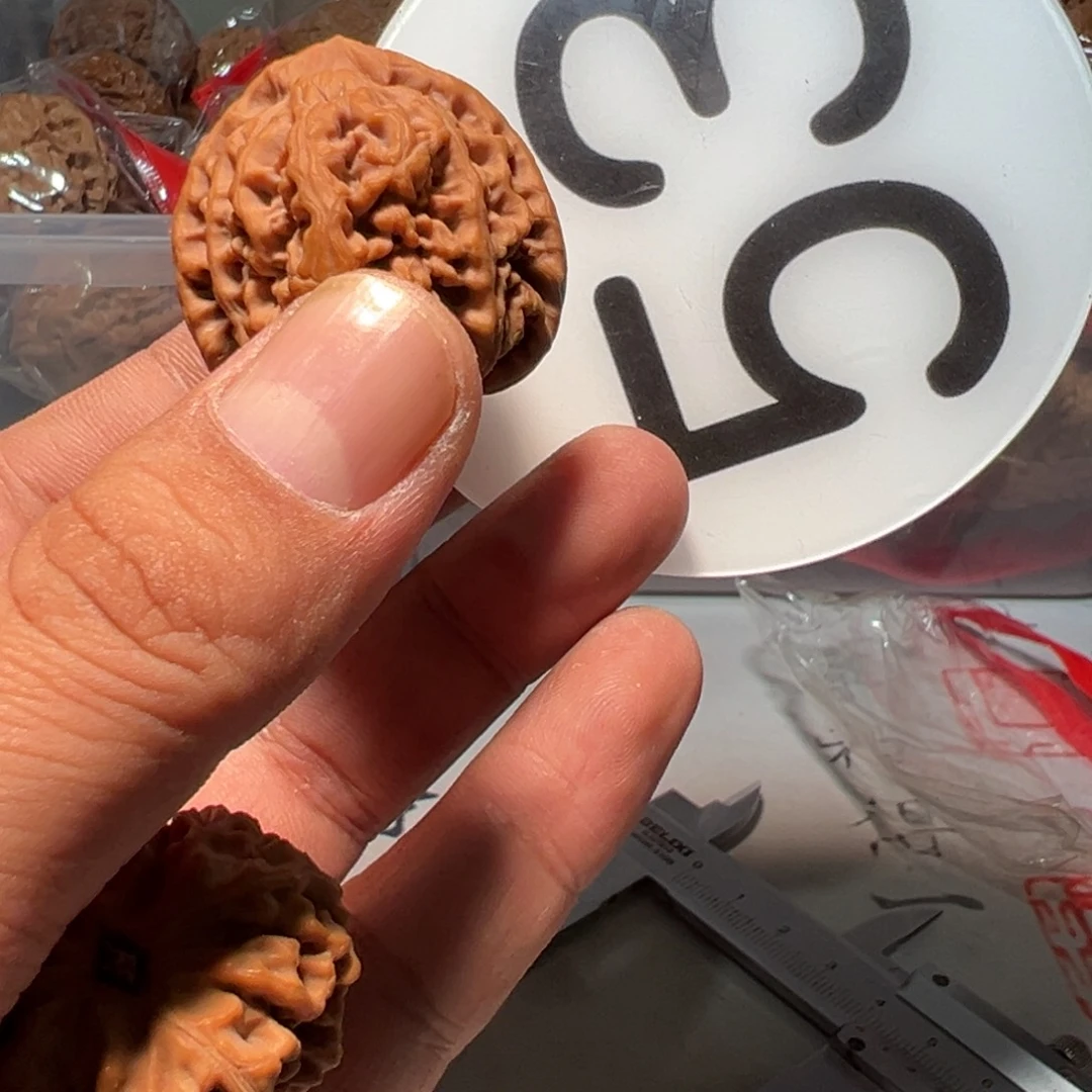 啵***啵文玩核桃，白色53号