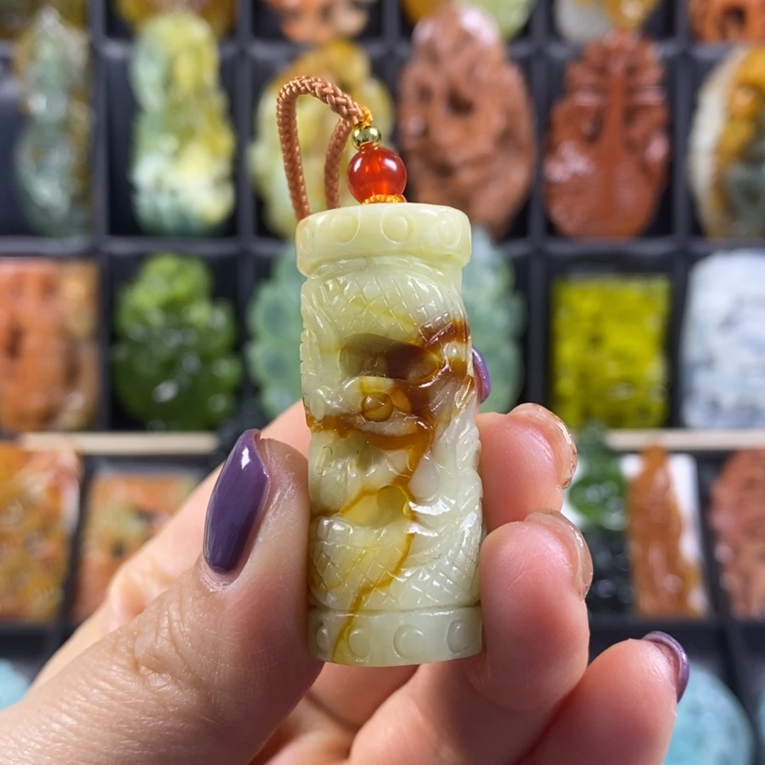 蛇纹石玉颈饰合金