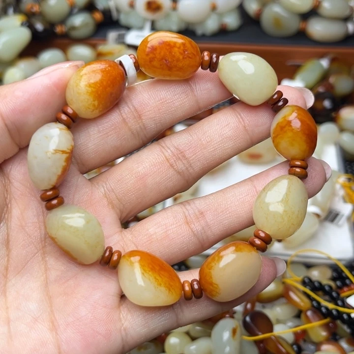 和田玉未镶嵌颈饰花****?