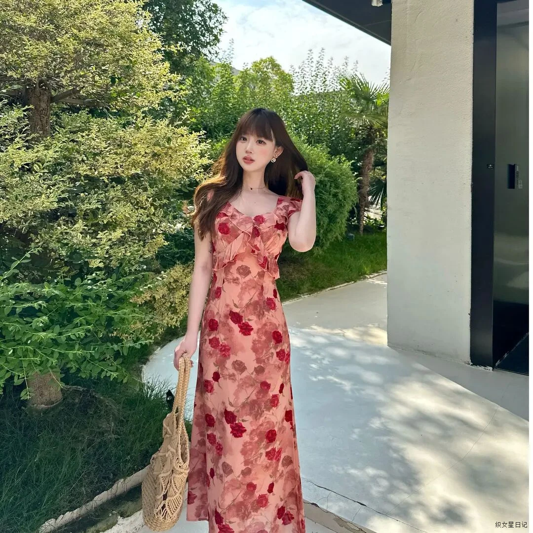 掐腰法式粉色碎花吊带飞飞袖连衣裙子女2025夏季穿搭显瘦吊带裙