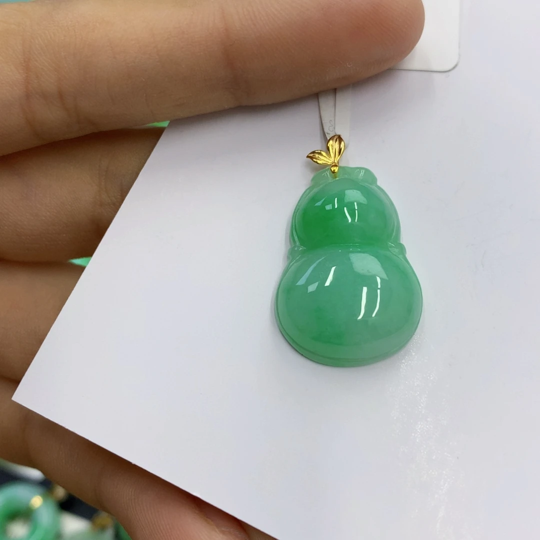 翡翠18K金镶嵌颈饰翡翠