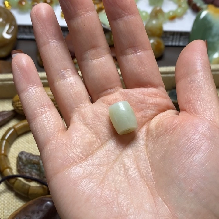回***涯岫岩河磨玉（透闪石质玉）未镶嵌珠宝奇石