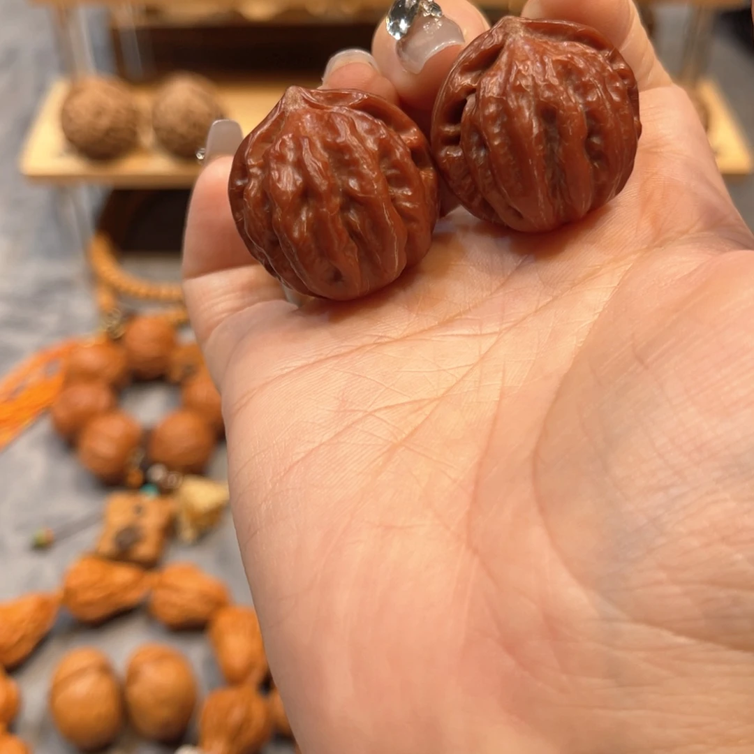 把件文玩核桃红皮西瓜纹