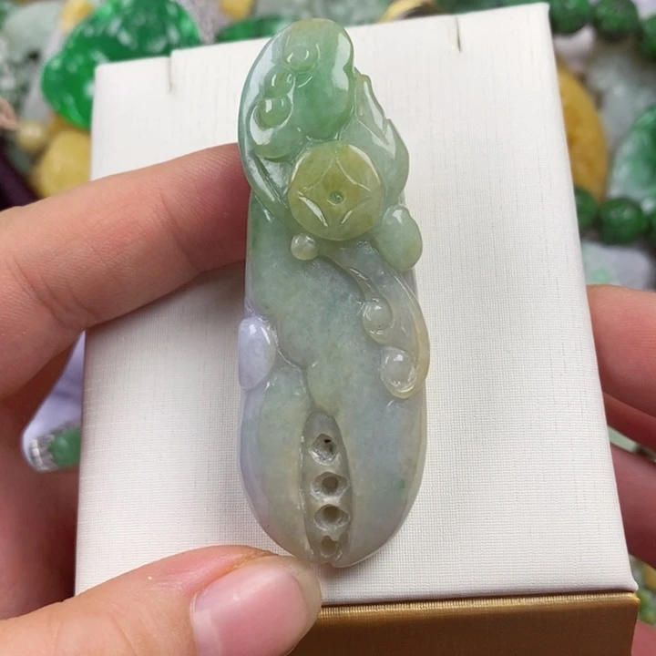翡翠未镶嵌吊坠(赠链)