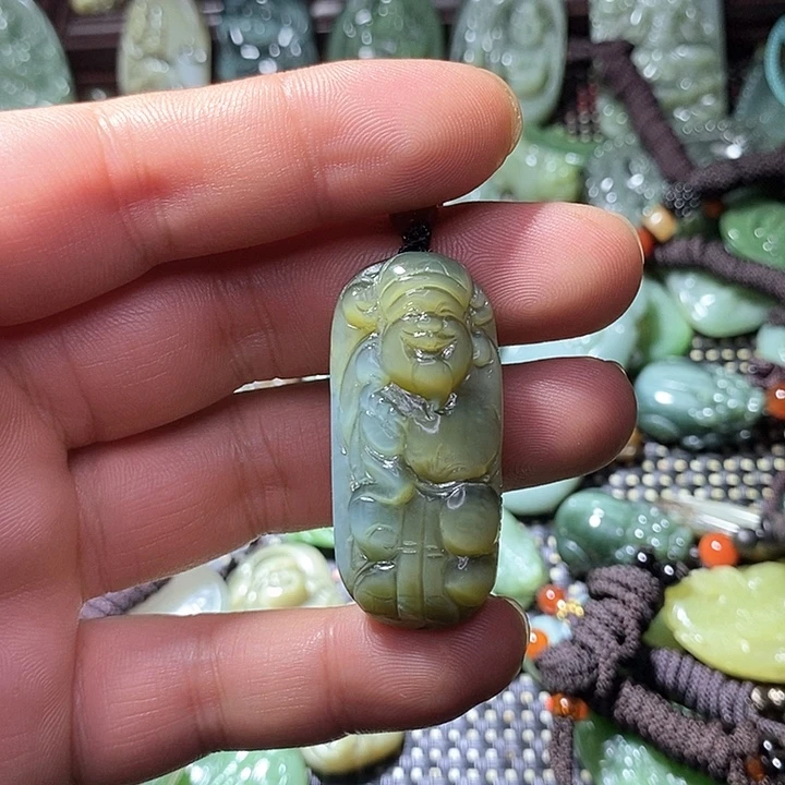 猪***下和田玉（糖玉）未镶嵌车挂