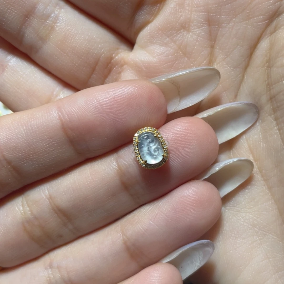 【闪购商品】颈饰18K金镶嵌翡翠