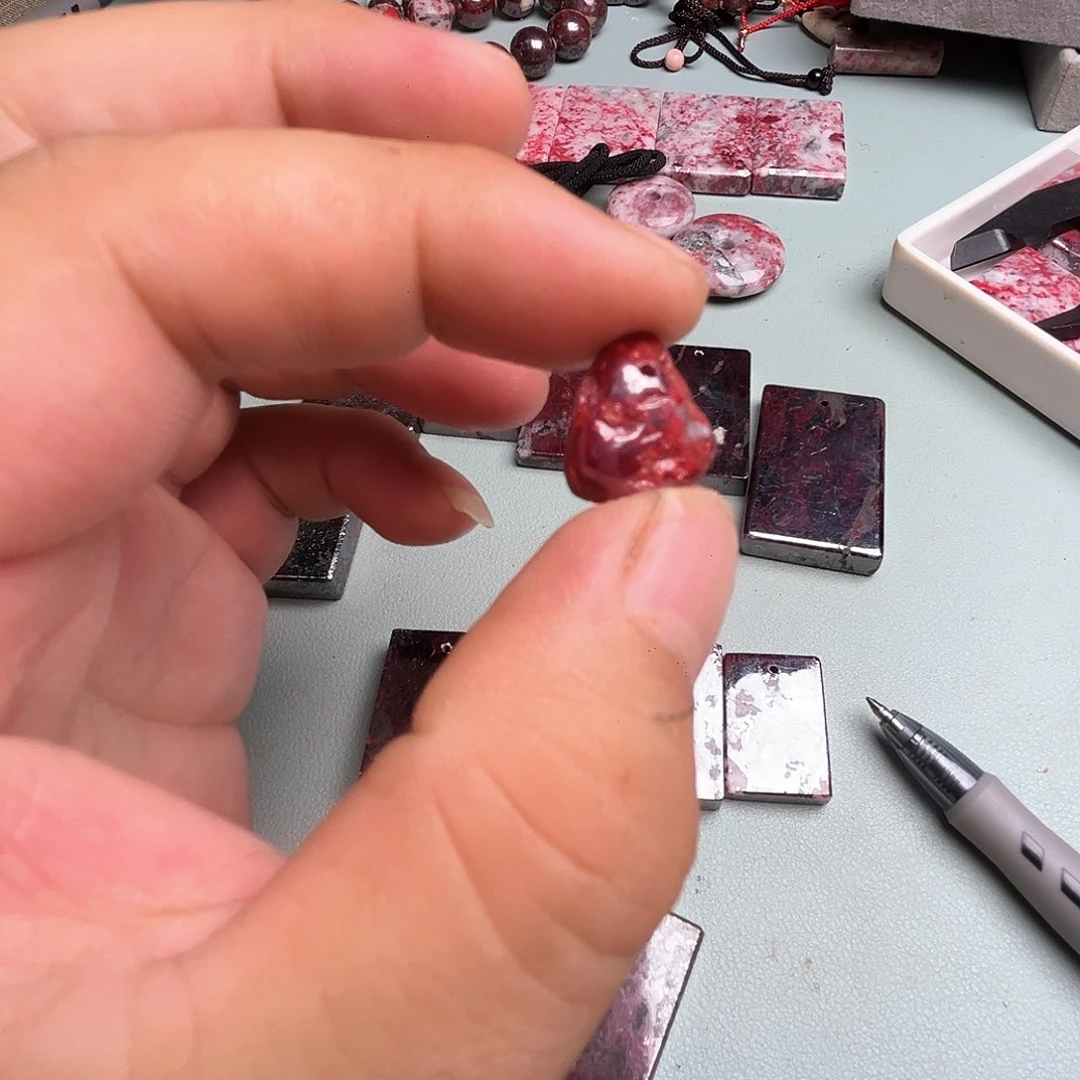 粗砂天然朱砂辰石吊坠稳**狗