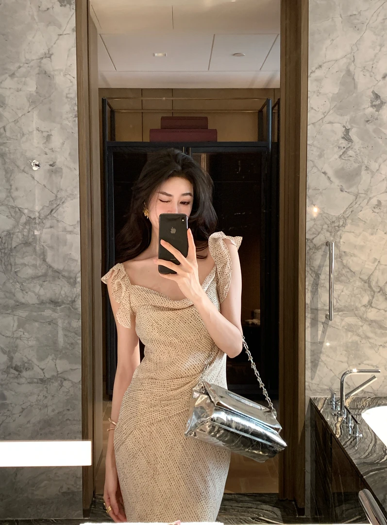 金南一 荡领收腰侧开叉连衣裙