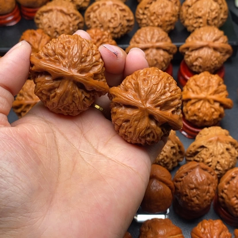 【闪购商品】文玩核桃把件北*、宫灯