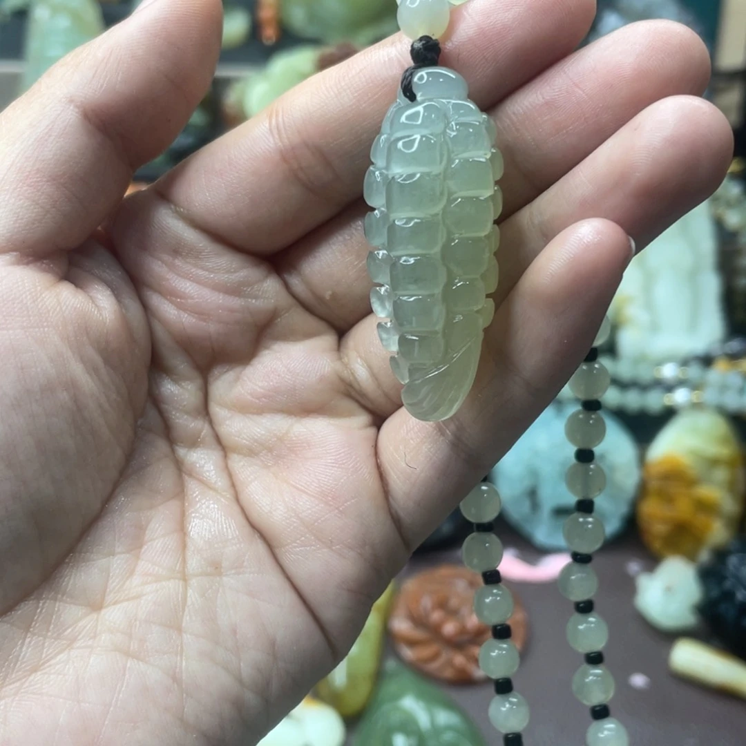 蛇纹石玉未镶嵌颈饰