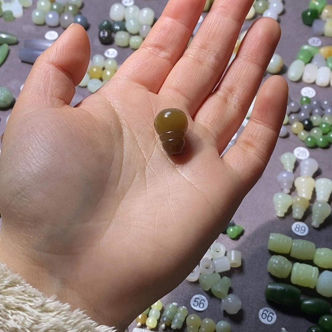 和田玉颈饰未镶嵌马**燕