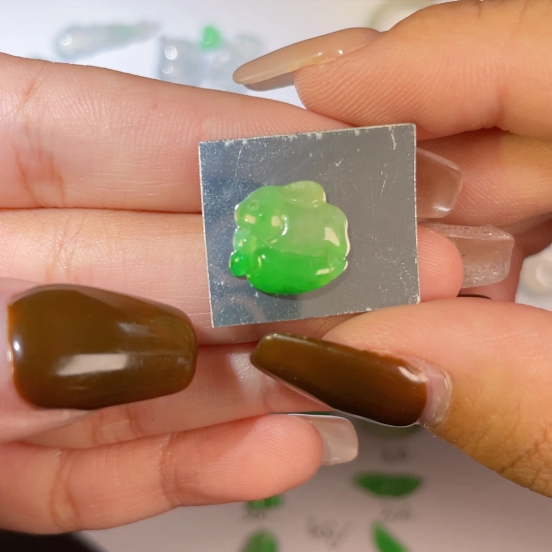 翡翠未镶嵌颈饰裸石