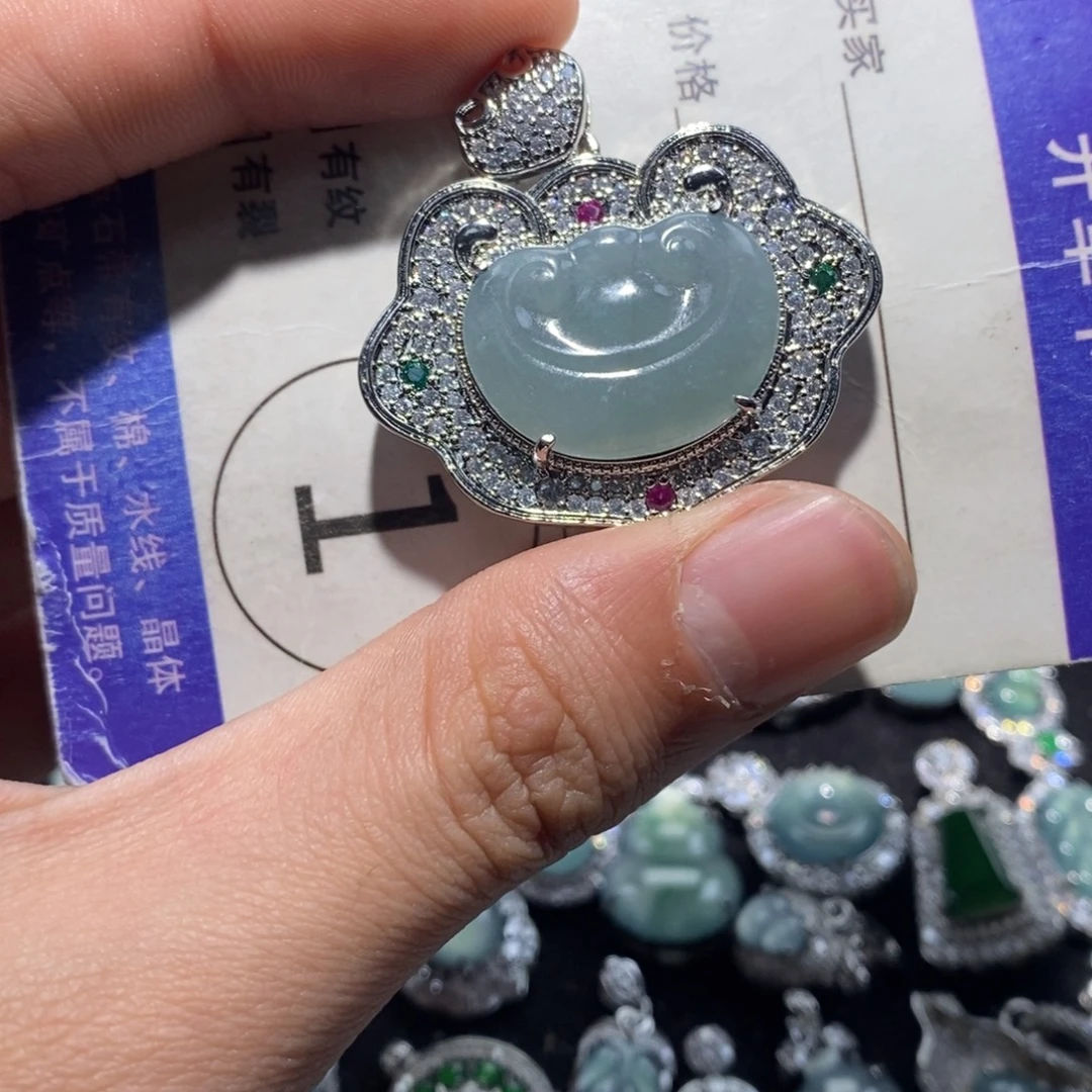 翡翠未镶嵌颈饰翡翠