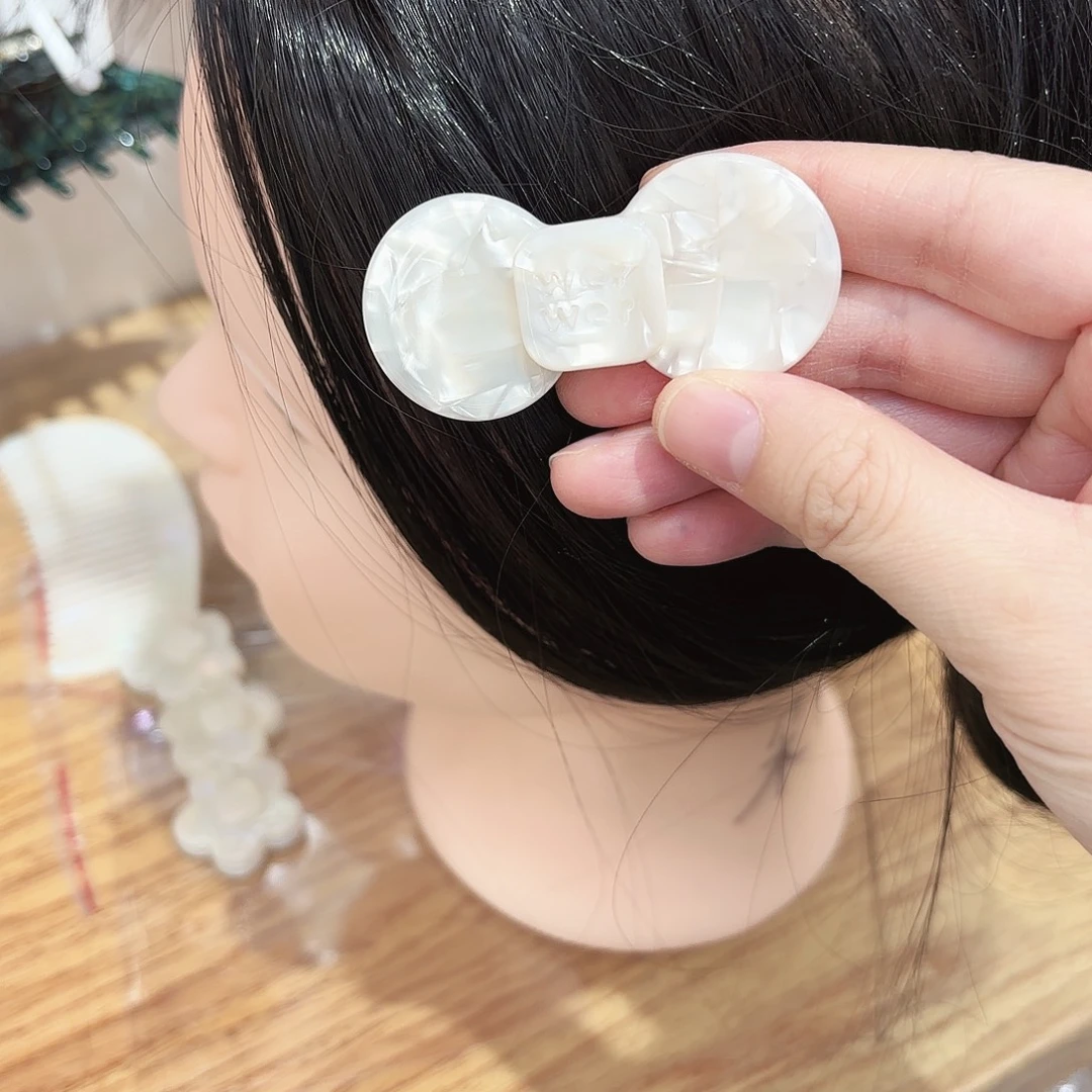 皮质铁合金中号蝴蝶结贝母