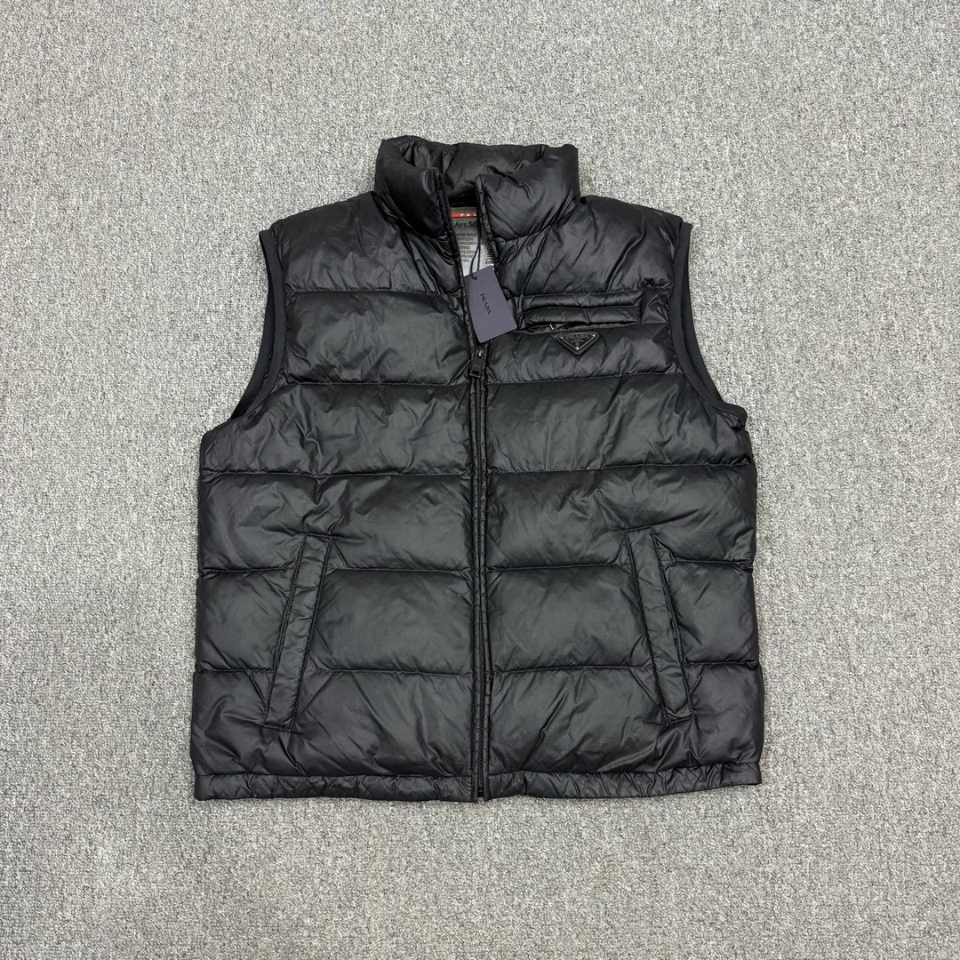 未使用 Prada/普拉达 17637239 黑色三角标羽绒服背心马甲 52码