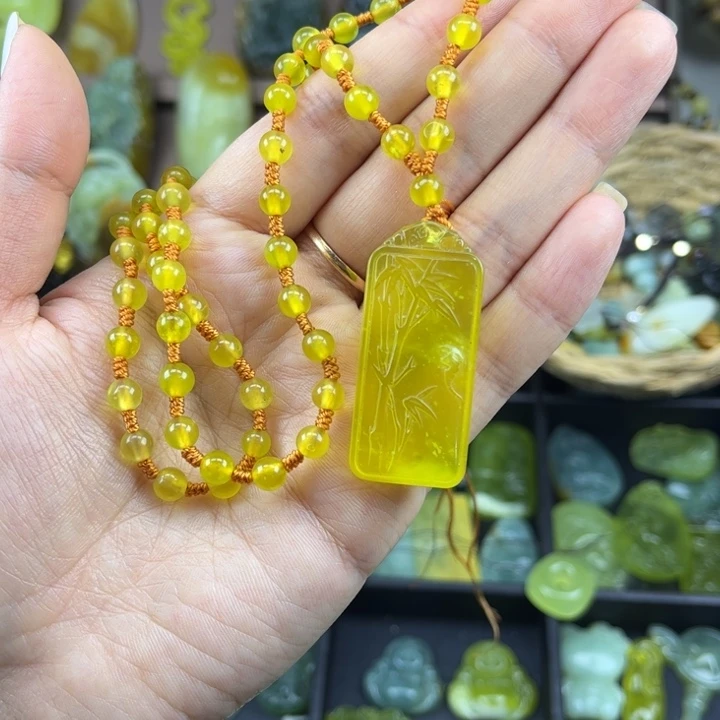 蛇纹石玉未镶嵌颈饰