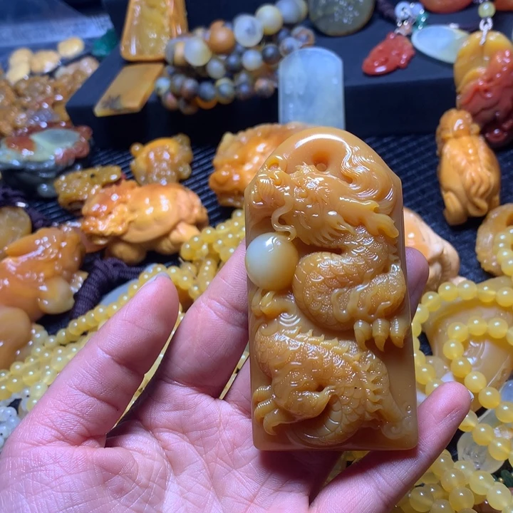 石英质玉（黄龙玉）未镶嵌颈饰