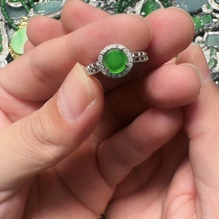 翡翠未镶嵌颈饰天然A货翡翠放漏