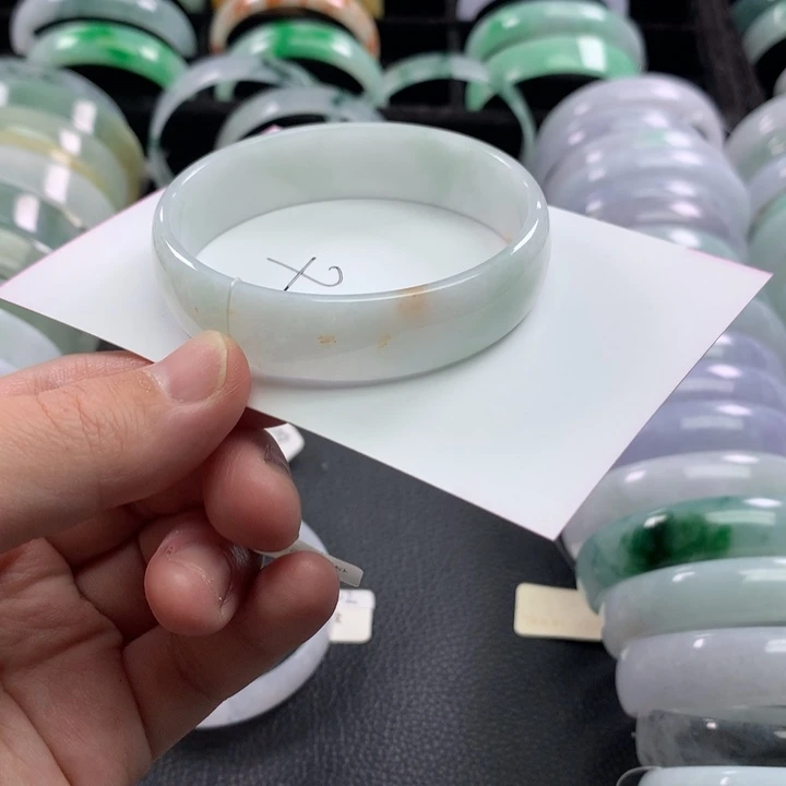 翡翠未镶嵌手镯公主