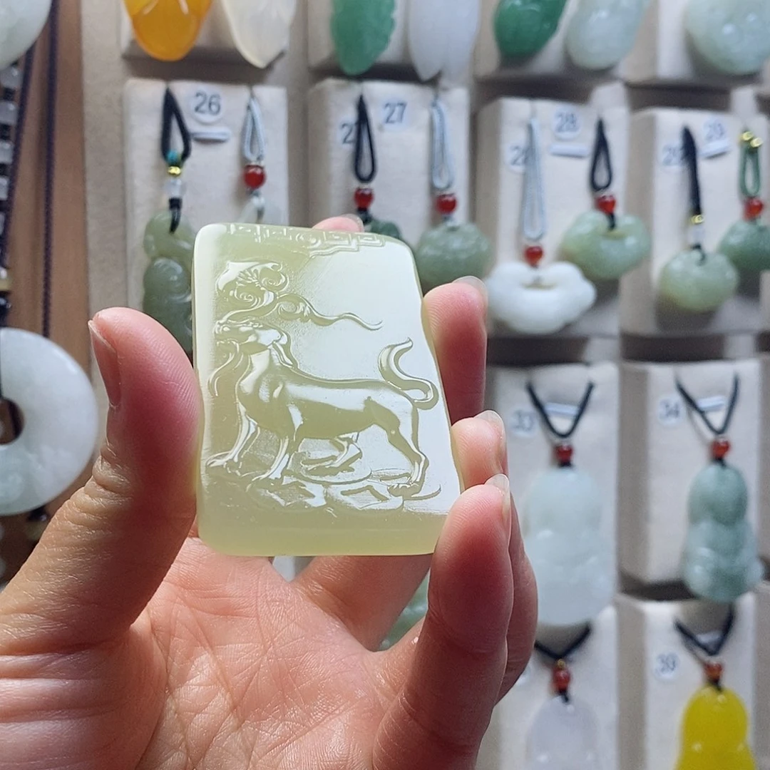 石英质玉未镶嵌颈饰