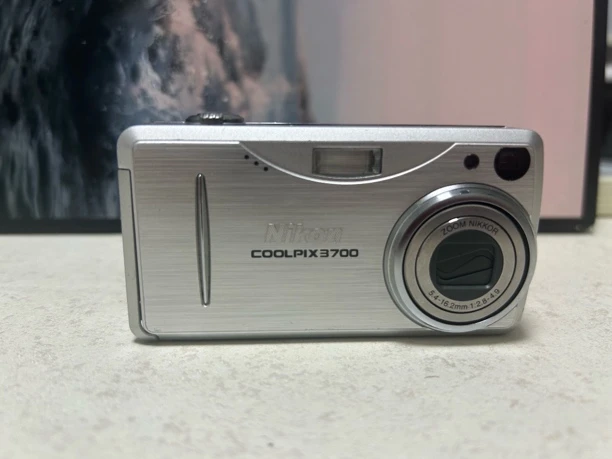 95新 Nikon/尼康 E3700 清冷白皮效果 配件齐 No退换