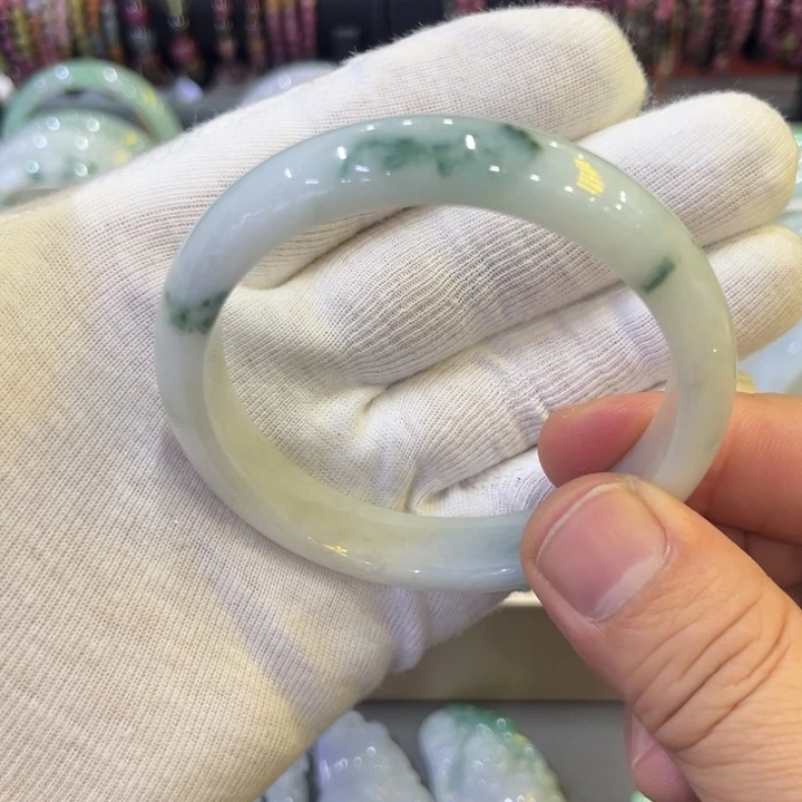 翡翠未镶嵌手镯天然翡翠材质正圈飘花