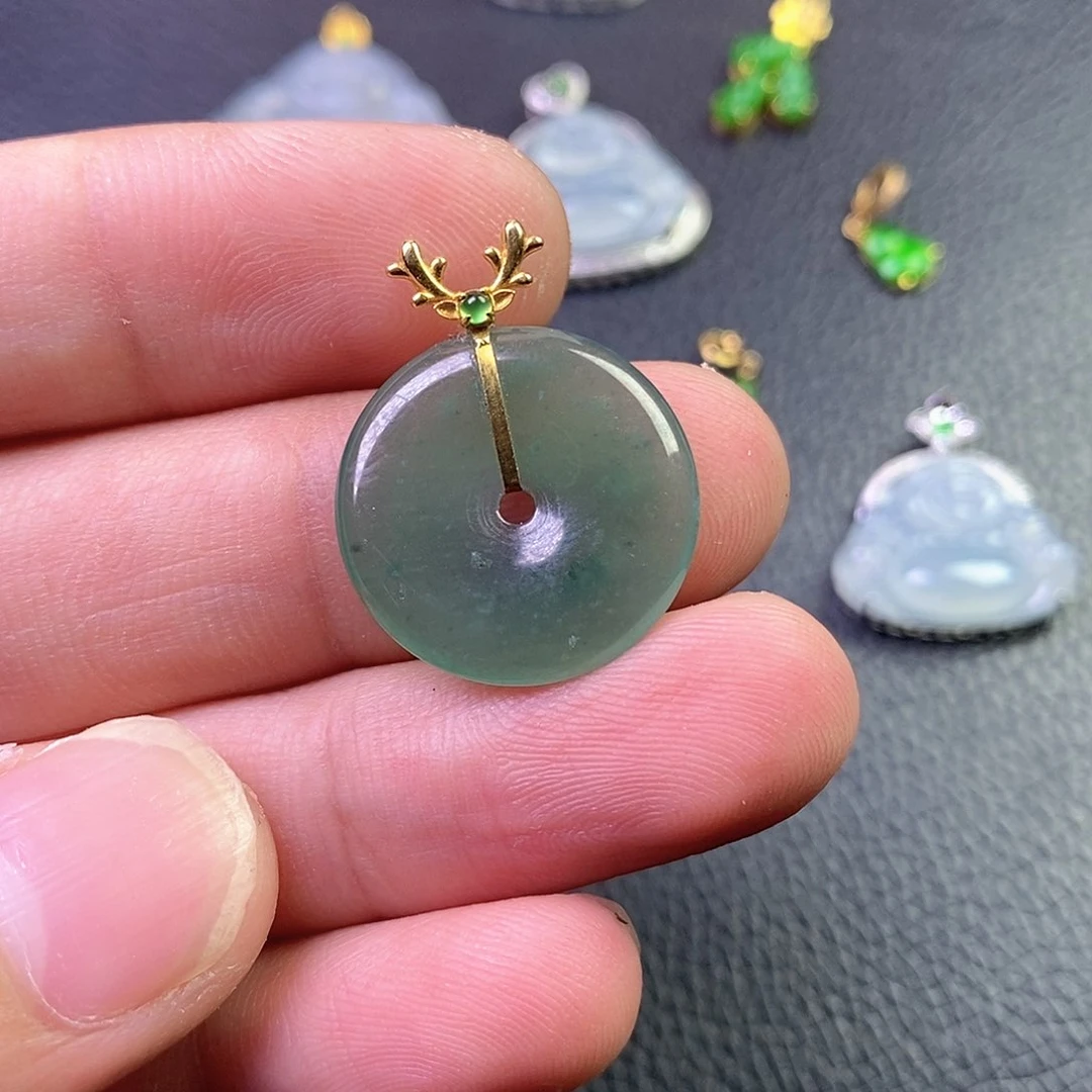 翡翠18K金镶嵌颈饰