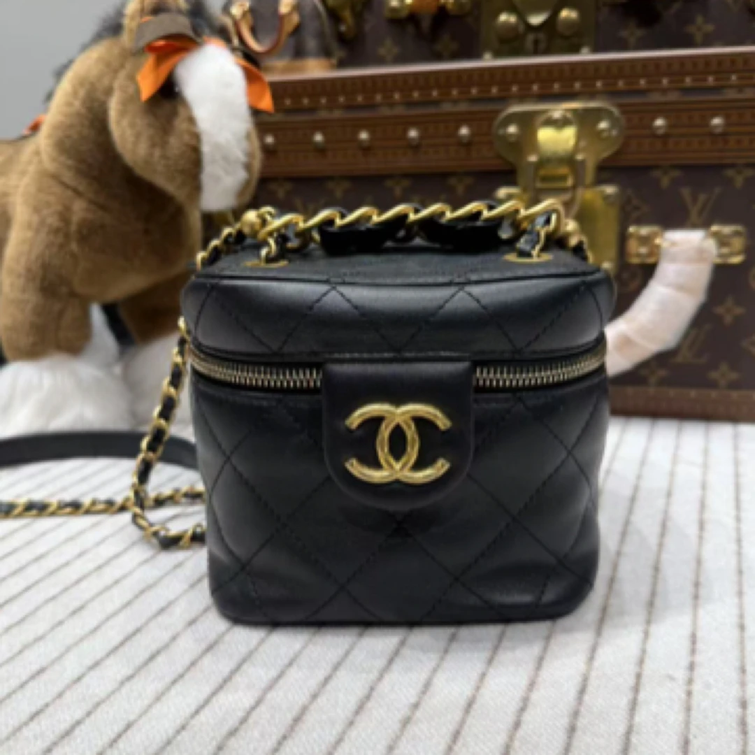 99新 Chanel/香奈儿 香奈儿 昊哥/黑金22s软盒子化妆包链条包