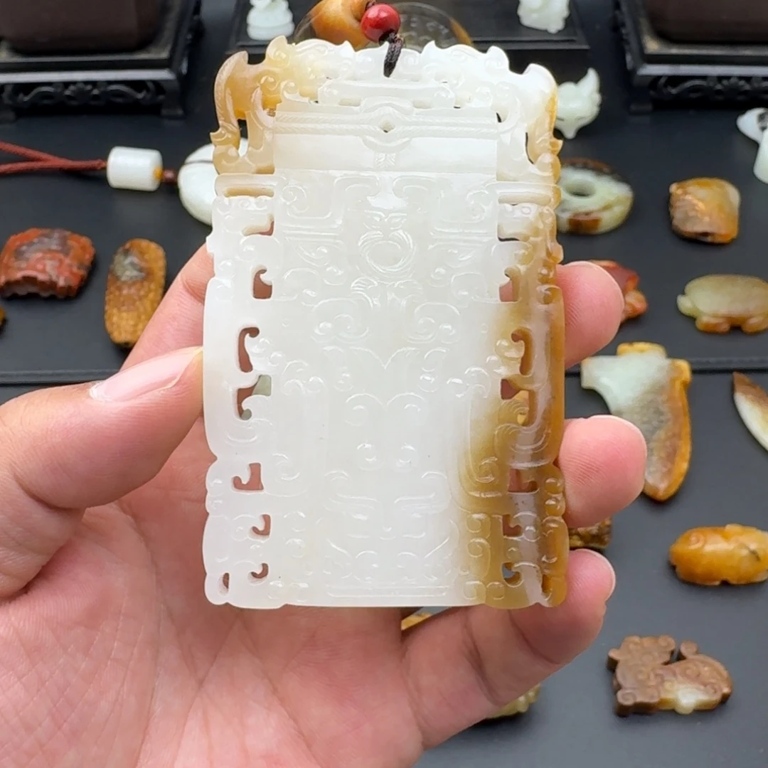 哥***事和田玉未镶嵌颈饰