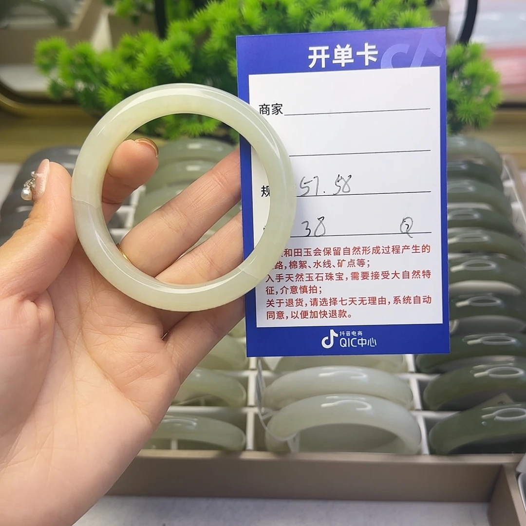 和田玉未镶嵌手镯