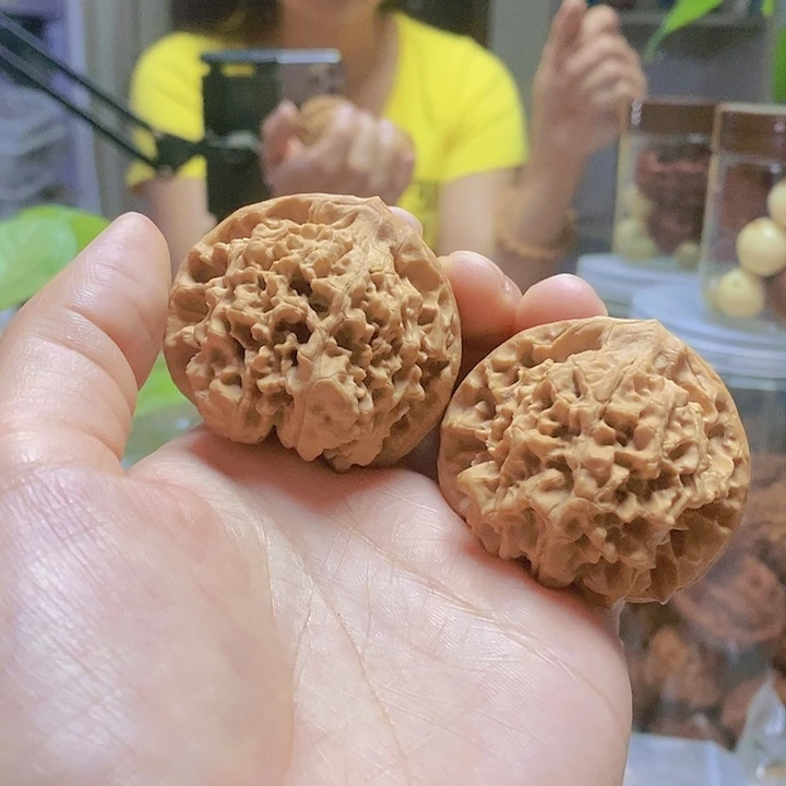 【闪购商品】文玩核桃把件46.5官帽红皮