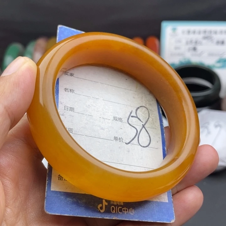 未镶嵌手镯石英质玉