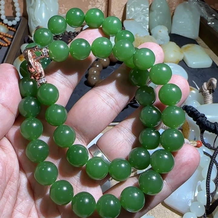 逍***鸿颈饰未镶嵌和田玉（碧玉）