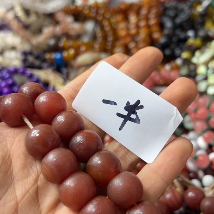 淡***的玛瑙/玉髓戒指未镶嵌