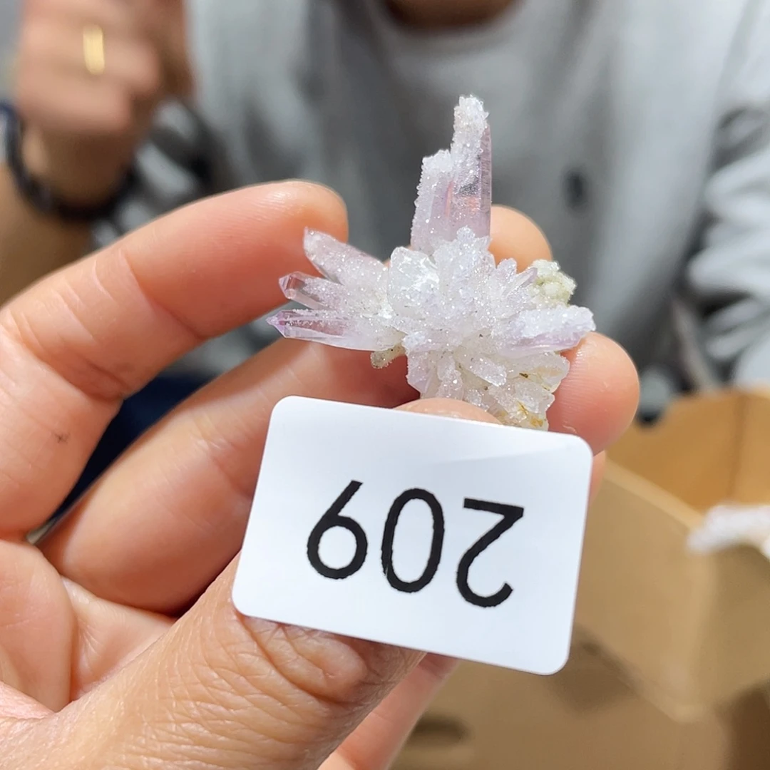 水晶摆件……未镶嵌