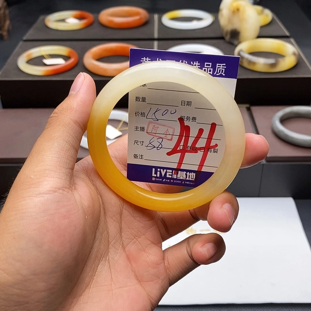 米****石英质玉（黄龙玉）未镶嵌手镯