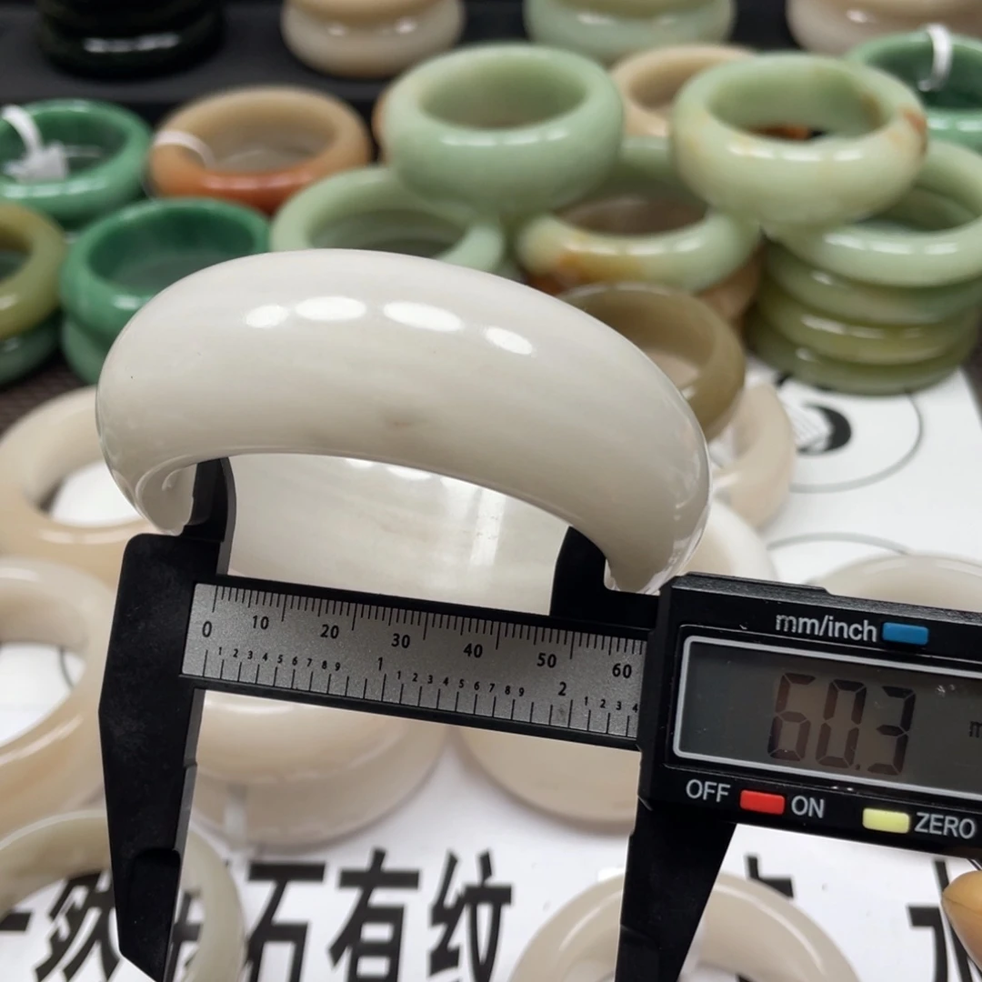 未镶嵌手镯石英质玉