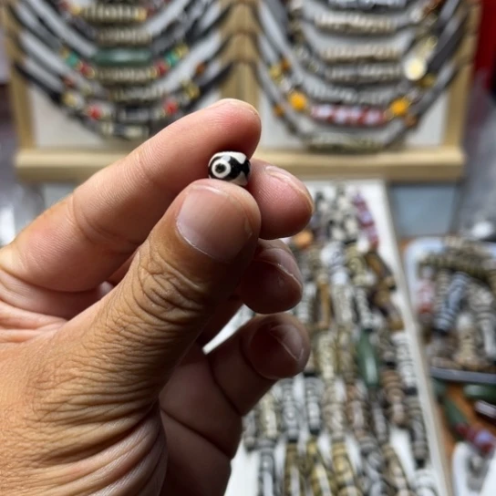 玛瑙/玉髓颈饰未镶嵌?**u