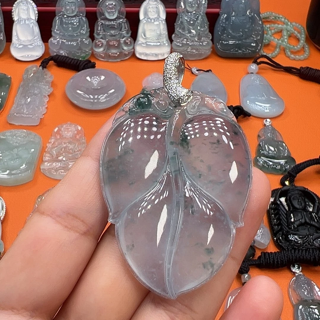 云***生翡翠18K金镶嵌颈饰高冰飘花叶子