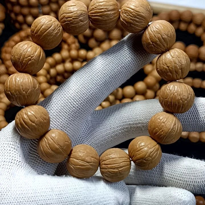 猴头核桃吊坠聚宝盆