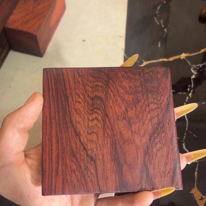 大叶紫檀（黑酸枝木类）