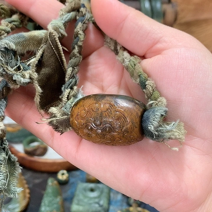未镶嵌岫岩河磨玉（透闪石质玉）挂件