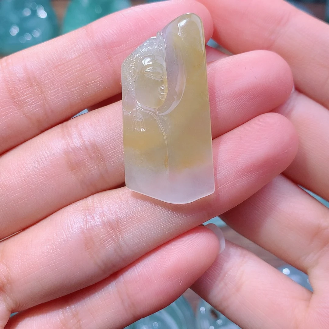 颈饰未镶嵌翡翠佛光天下