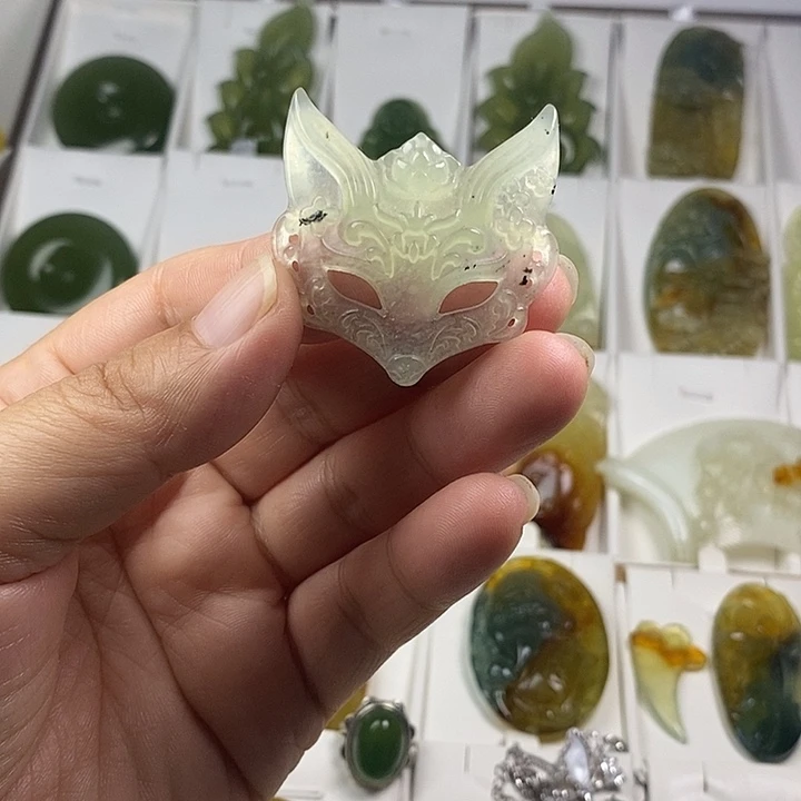 蛇纹石玉未镶嵌颈饰